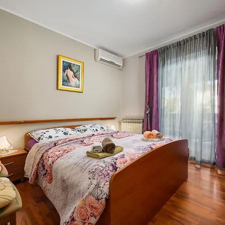 Apartment House Alma *